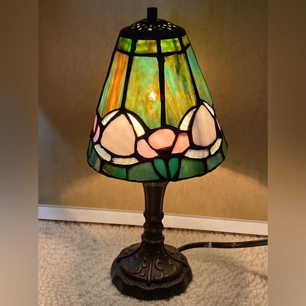 Tiffany-Style Stained Glass Table Lamp in Green and Pink
